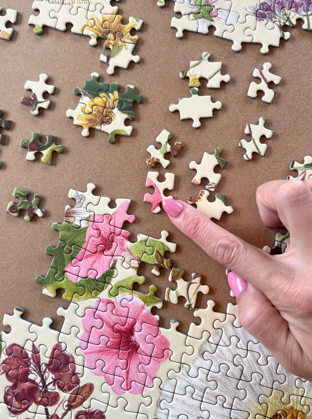 Pop-Up Mākeke - Surf Shack Puzzles - Hawaiian Flowers by Laulima Hawaiʻi 1000-Piece Puzzle - Close Up