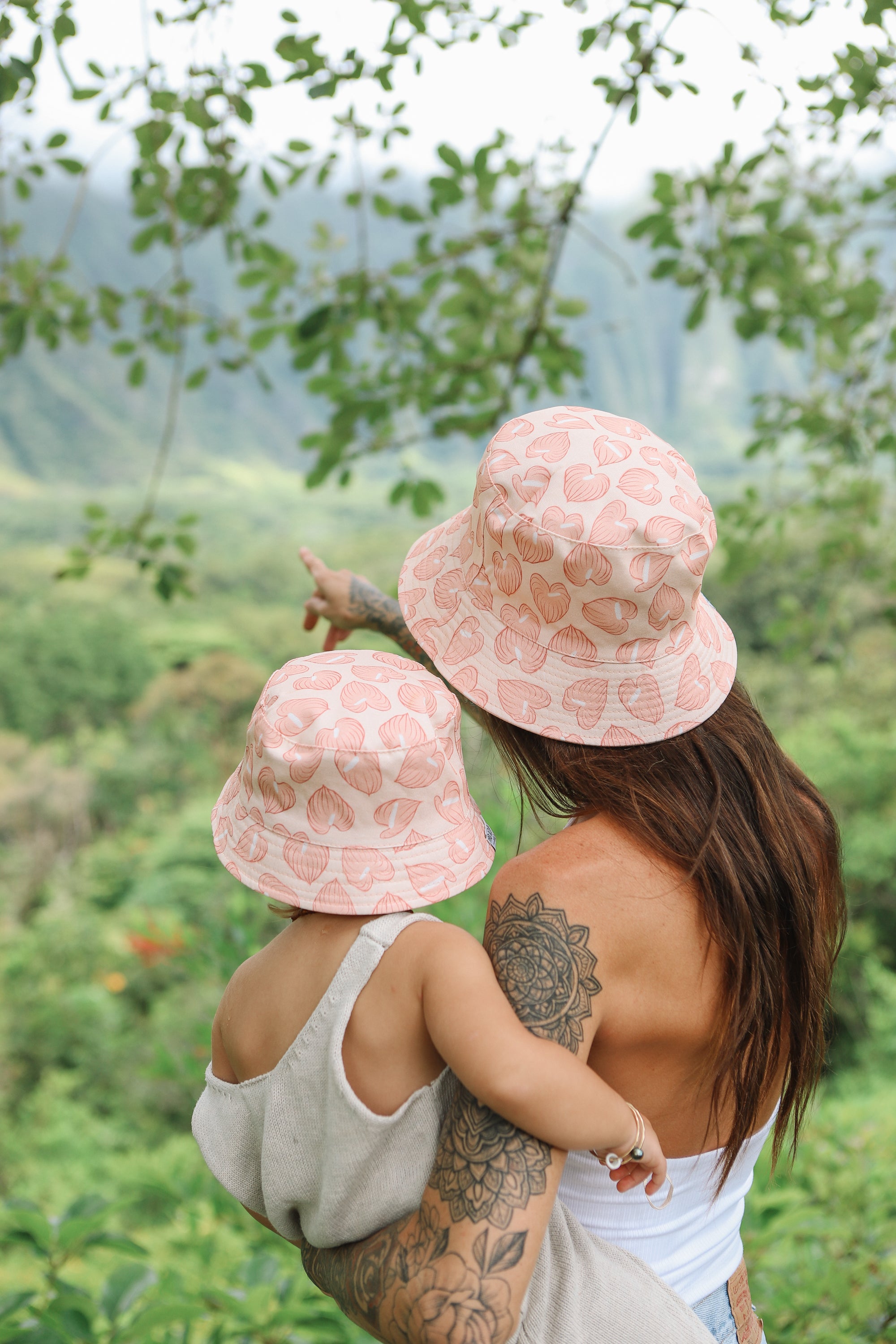 Pop-Up Mākeke - Tag Aloha - Keiki Reversible Bucket Hat - Anthurium - Pattern Side - Back Side