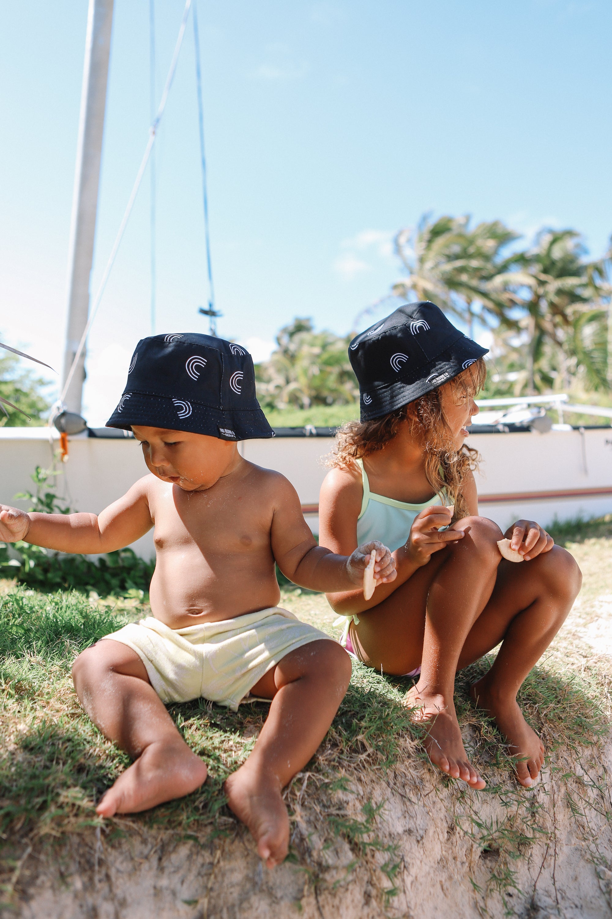 Pop-Up Mākeke - Tag Aloha - Keiki Reversible Bucket Hat - Ānuenue