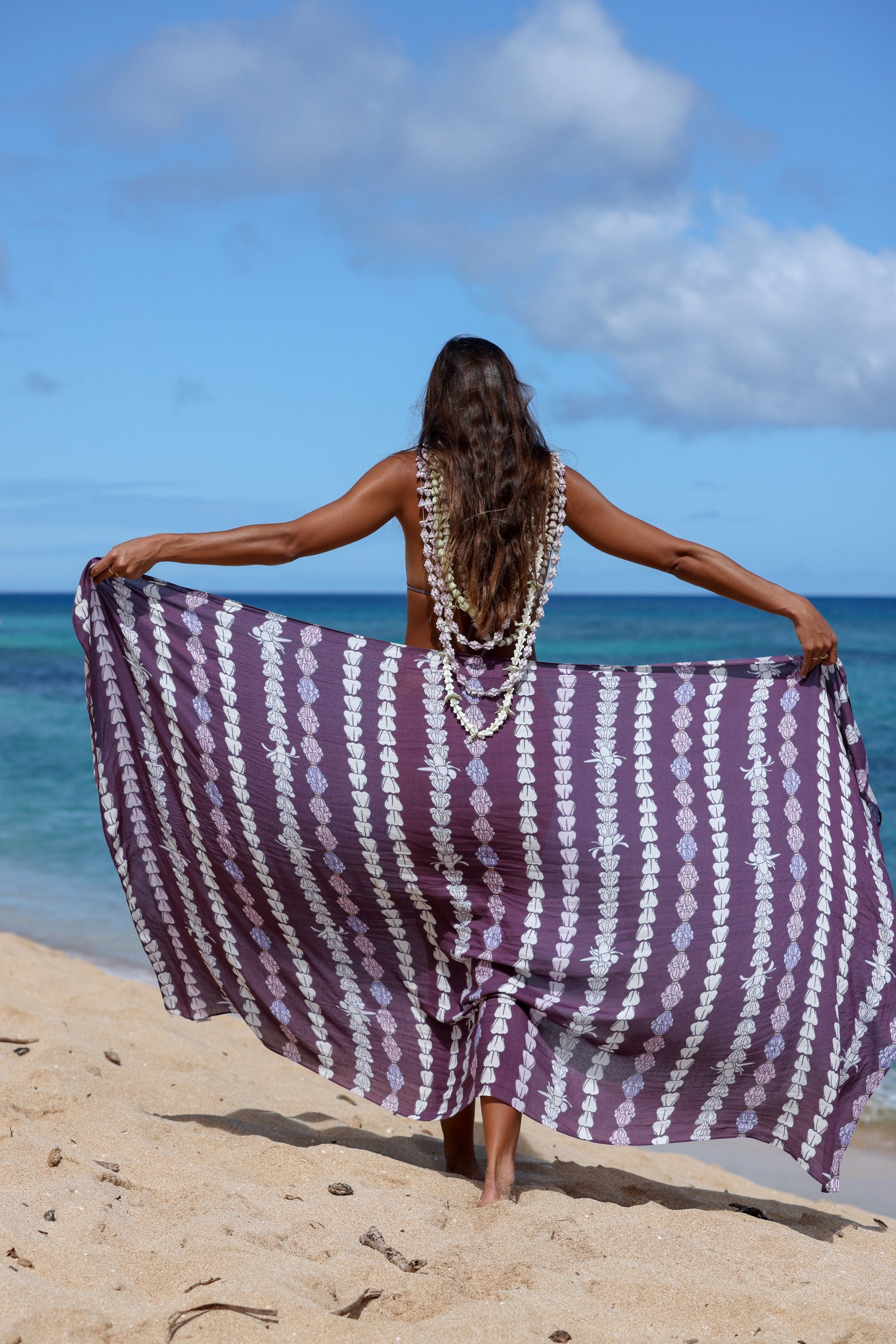 Pop-Up Mākeke - Tag Aloha - Pareo - Crown Flower - Front View