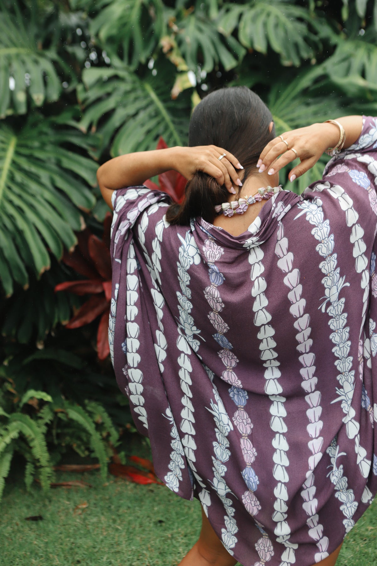 Pop-Up Mākeke - Tag Aloha - Pareo - Crown Flower - Shawl Back View