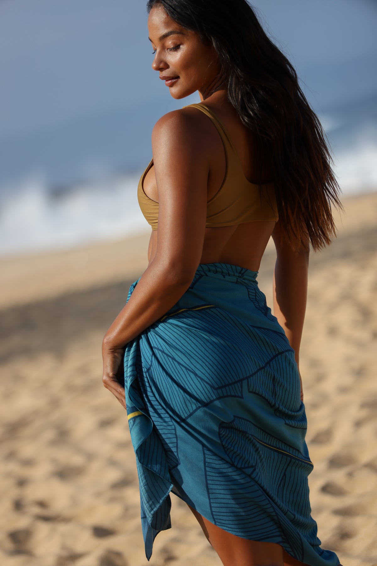 Pop-Up Mākeke - Tag Aloha - Pareo - Maiʻa - Skirt Style - Back View