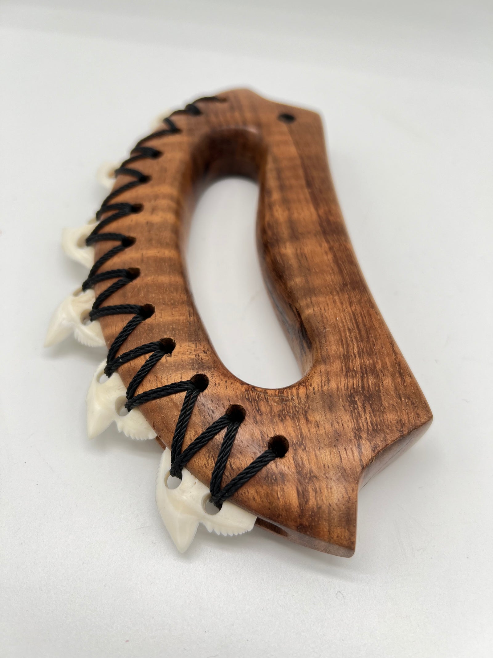 Pu'u Lei Lei Niho Knuckle Duster - 6 Teeth