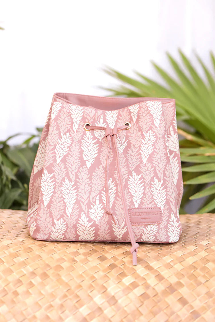 Awapuhi Pakeke Tote Bag