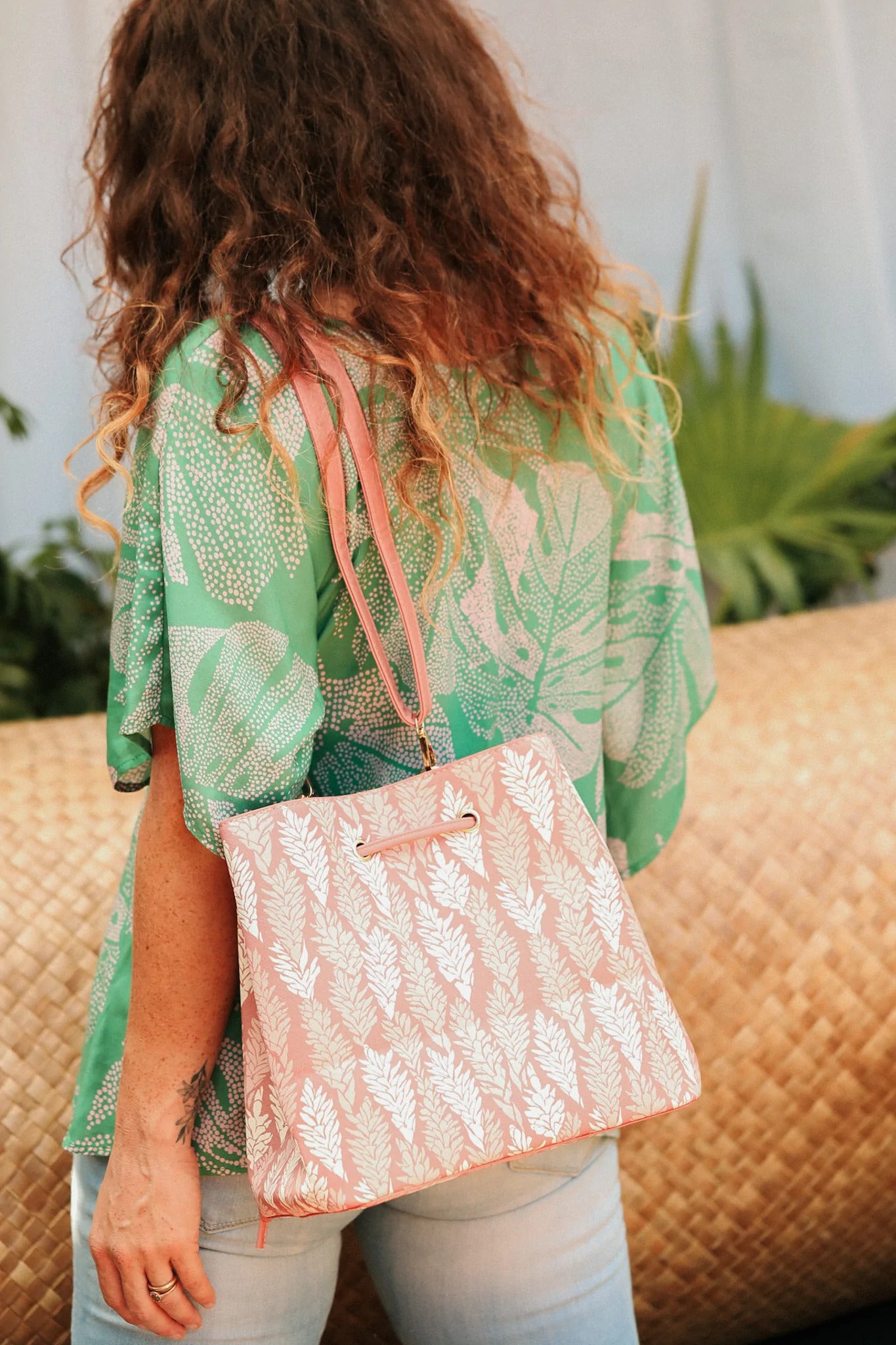 Awapuhi Pakeke Tote Bag