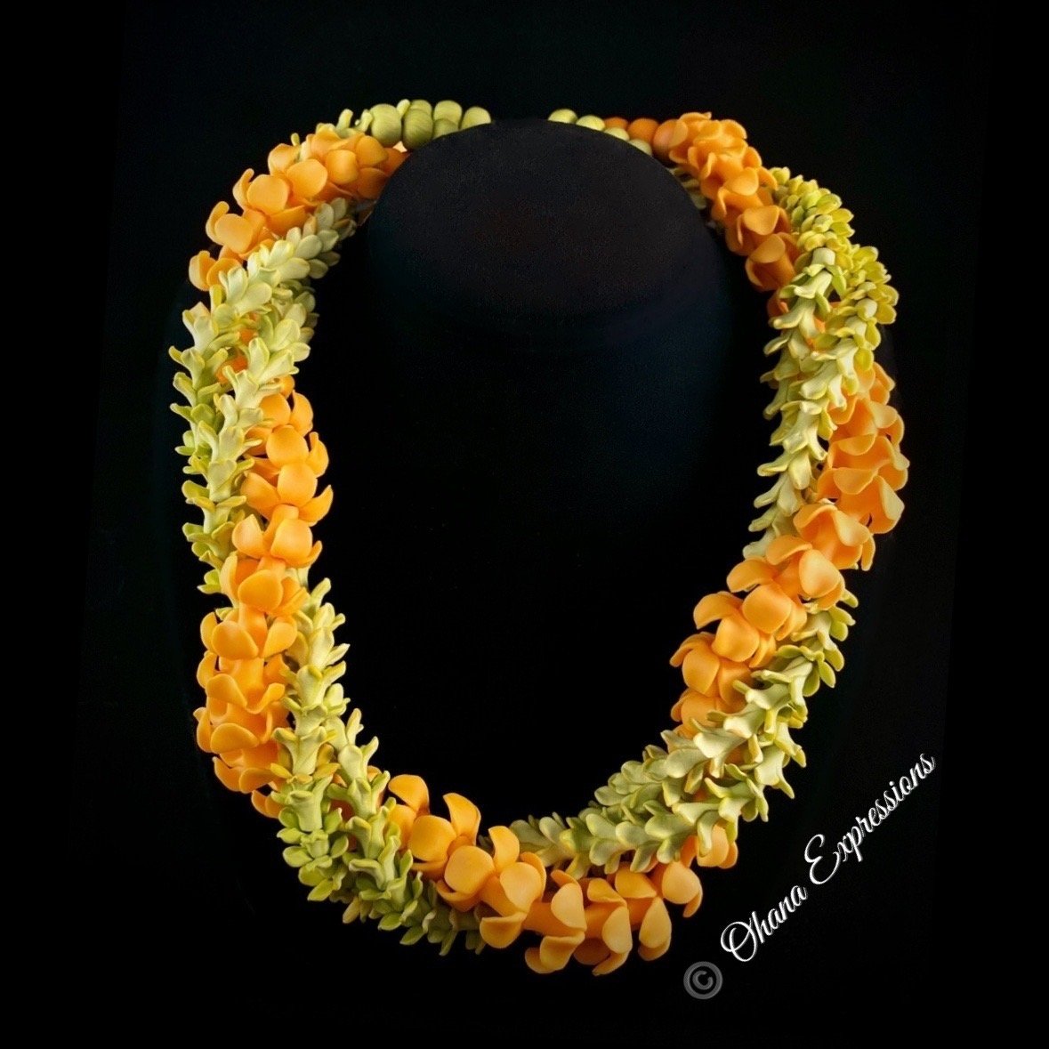 Pop-Up Mākeke - Ohana Expressions - 3rd Day Puakenikeni Lei - 25in - Green & Orange - Front View