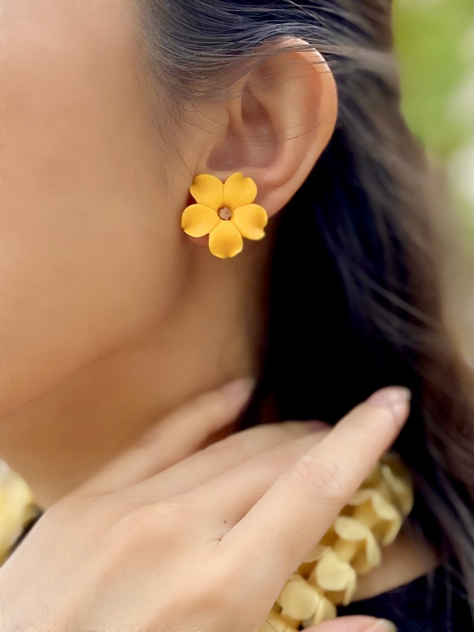 Pop-Up Mākeke - Ohana Expressions - 3rd Day Puakenikeni Stud Earrings - In Use