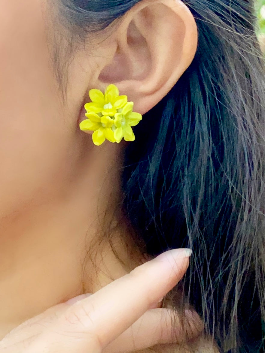 Pop-Up Mākeke - Ohana Expressions - Pakalana Trio Green Stud Earrings - In Use