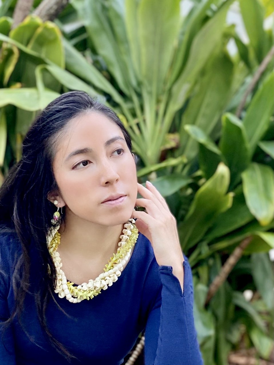 Pop-Up Mākeke - Ohana Expressions - Single Pikake Stud Earrings - In Use