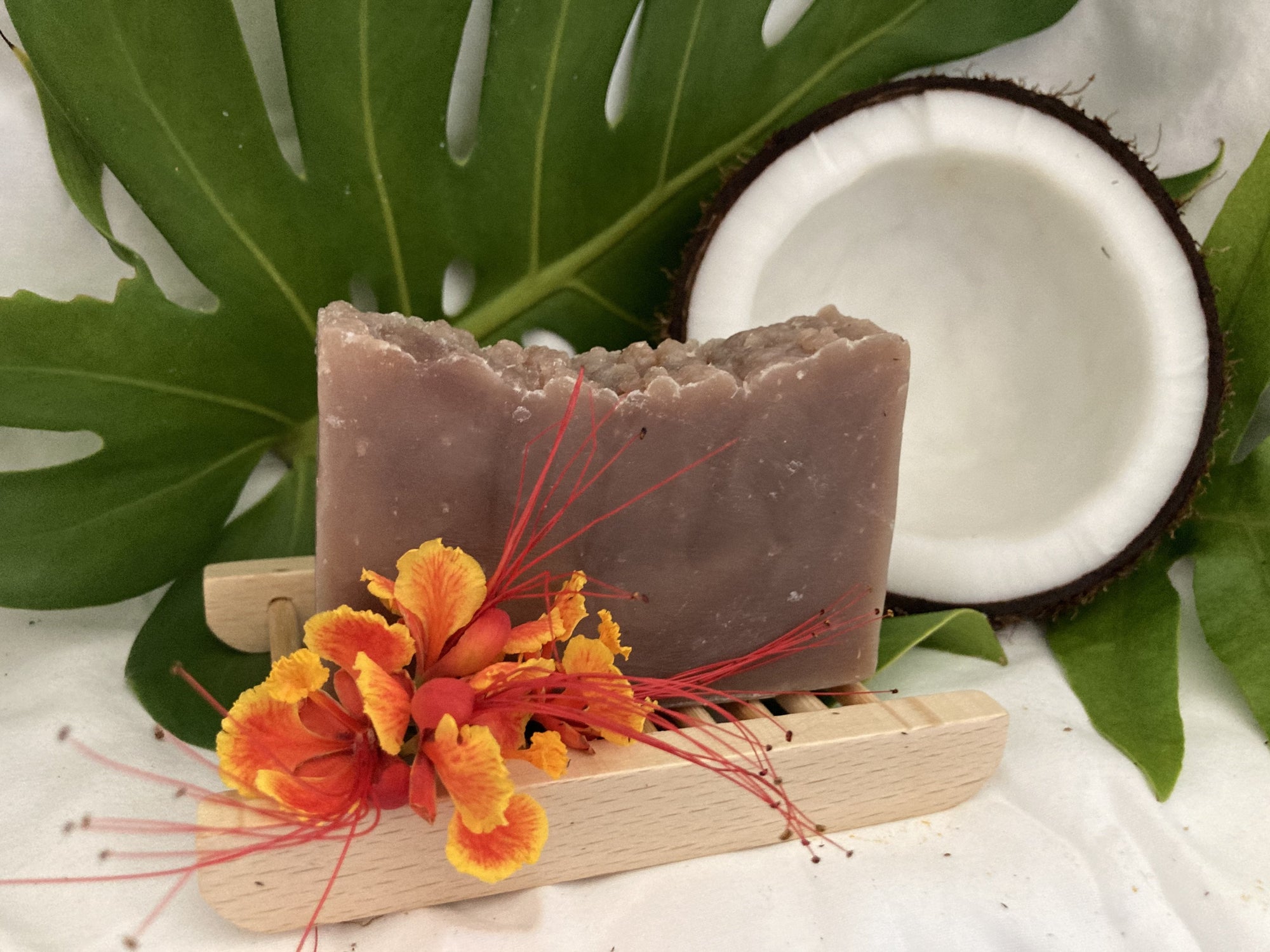 Pop-Up Mākeke - Aila Niu Hawaii - Coconut Milk Soap - Niu