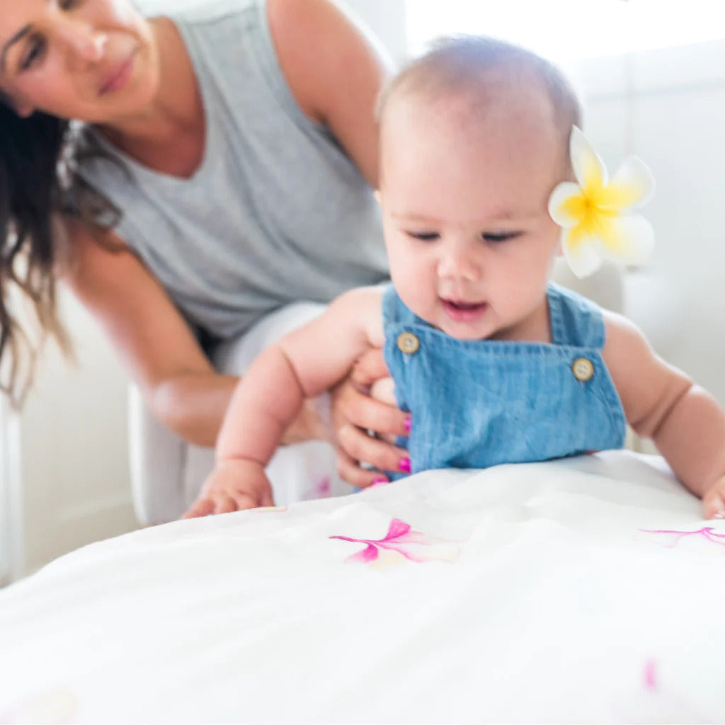 Pop-Up Mākeke - Coco Moon - Plumeria Baby Quilt - In Use