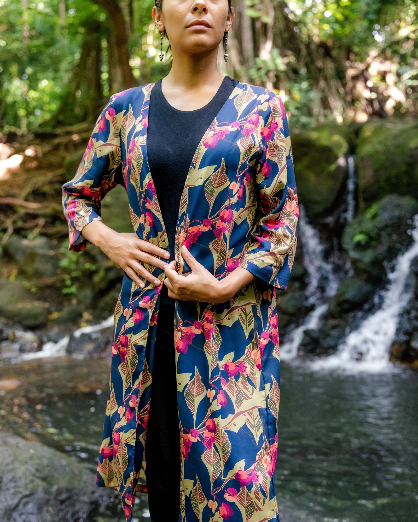 Pop-Up Mākeke - David Shepard Hawaii - ‘A‘ali‘i Navy Blue Cover Up - Front View - Close Up