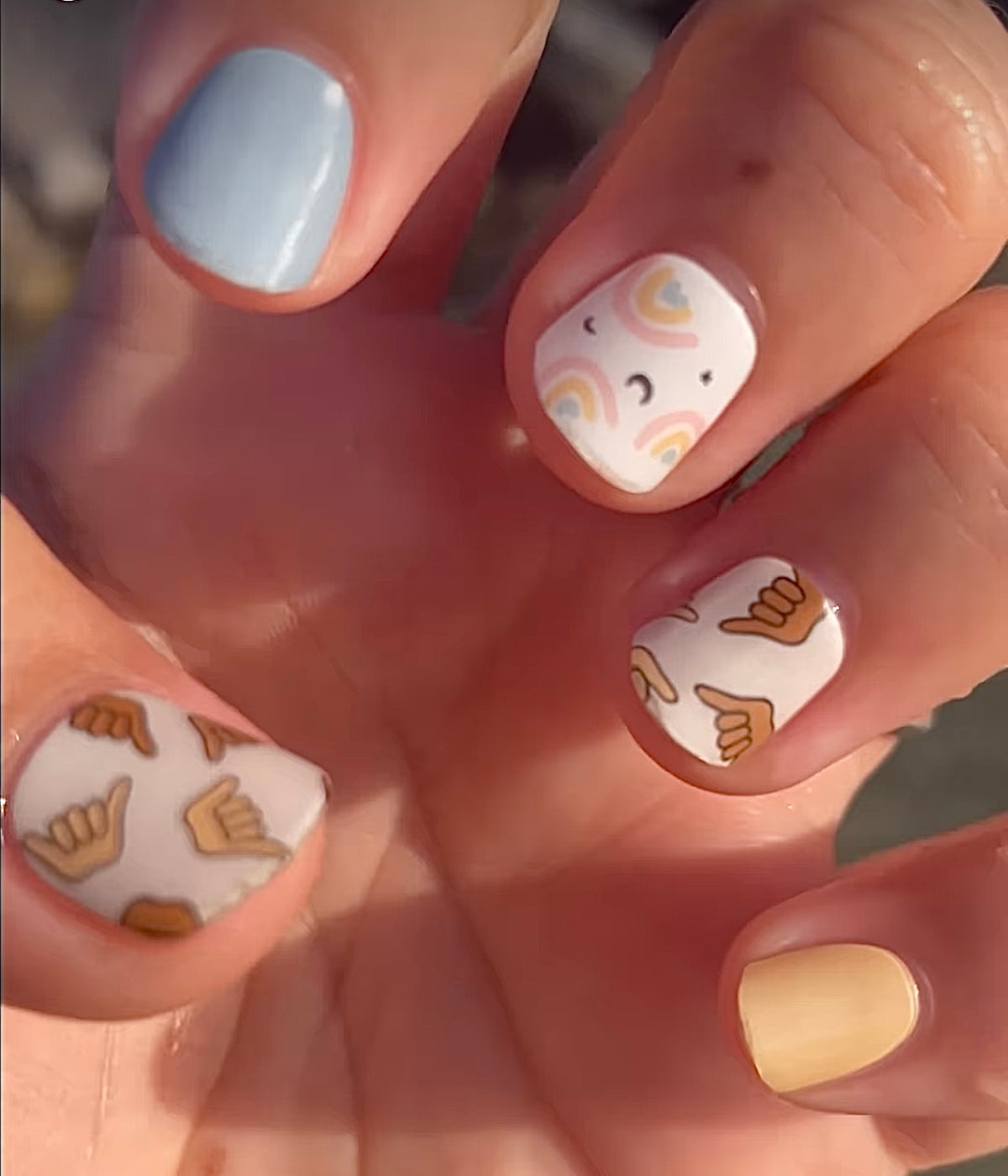 Pop-Up Mākeke - Gel Nail Strips - ʻOno & ʻAwa x Iwi Nails Aloha (For Keiki/Kids) - In Use