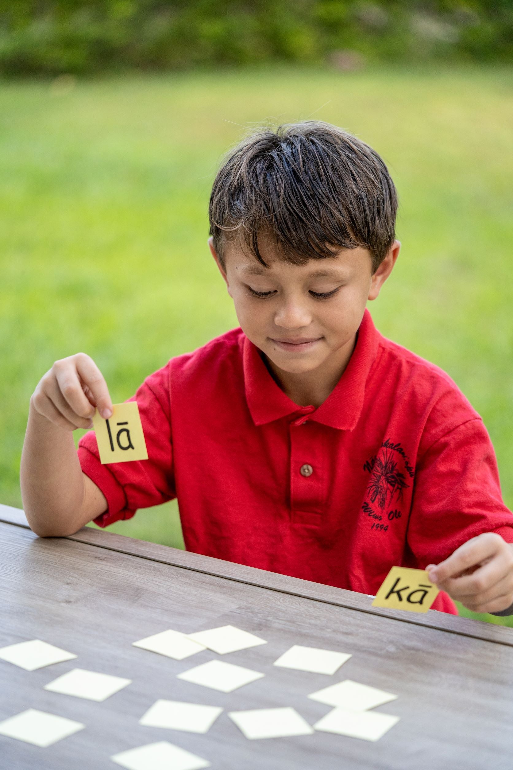 Pop-Up Mākeke - Kaulana Mahina - Kāleka Hakalama Matching & Flash Cards - In Use