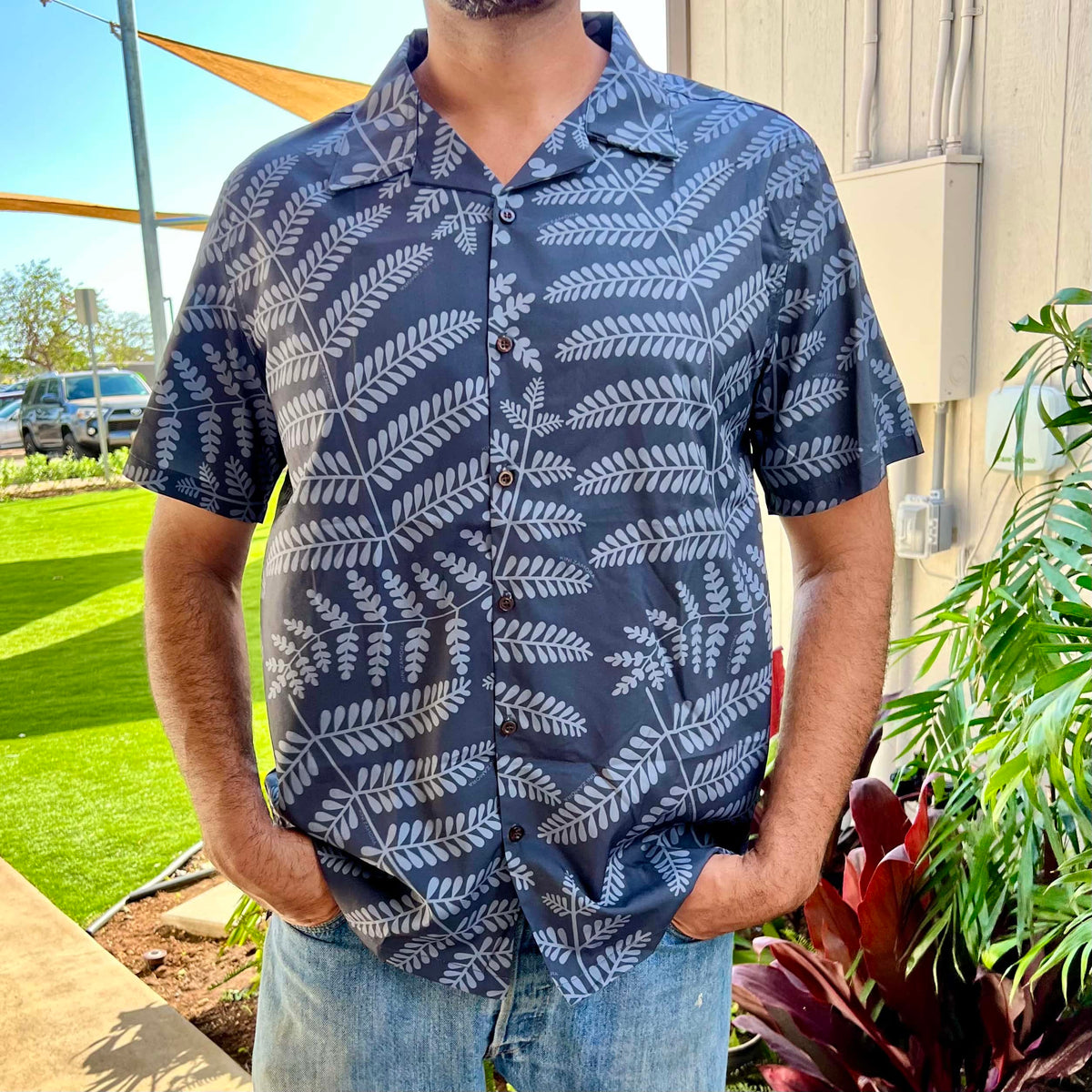 Pop-Up Mākeke - Kini Zamora - Palapalai Aloha Shirt - Jet Black &amp; Gray - Front View