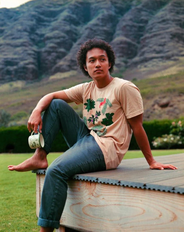 Pop-Up Mākeke - Laulima Hawai'i - Makai Unisex Short Sleeve T-Shirt - In Use