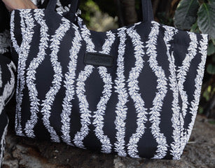 Pop-Up Mākeke - Lexbreezy Hawai'i - Kahakai Canvas Bag – Aloha Lei – Black
