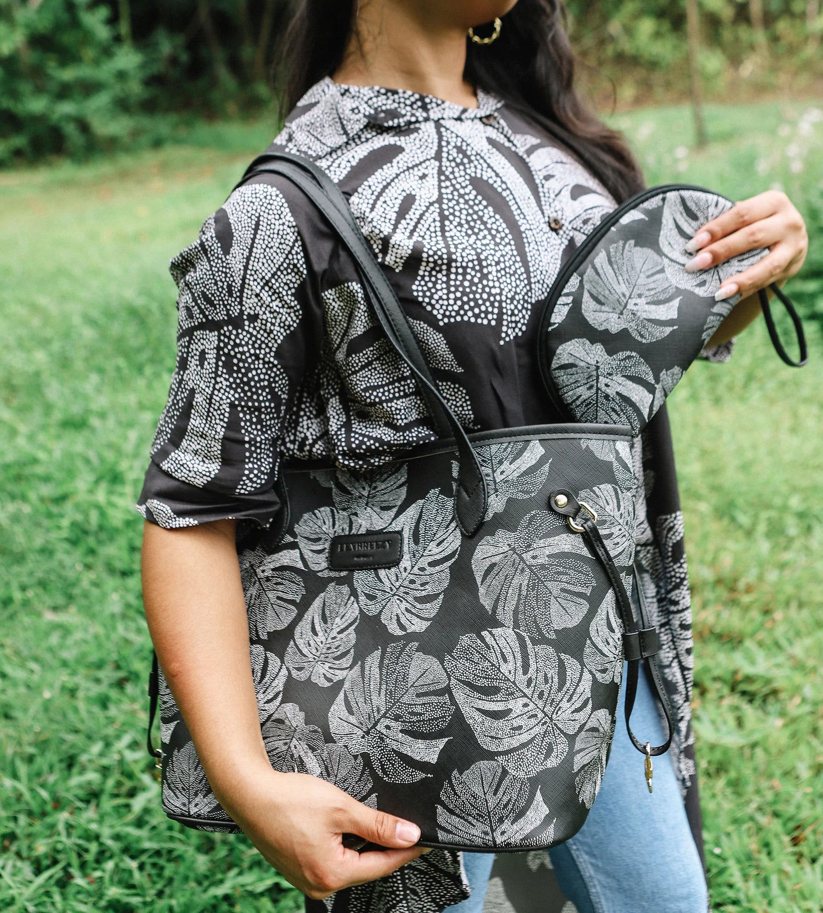 Pop-Up Mākeke - Lexbreezy Hawai'i - ʻEke Bag Set – Mandala Monstera - Close Up