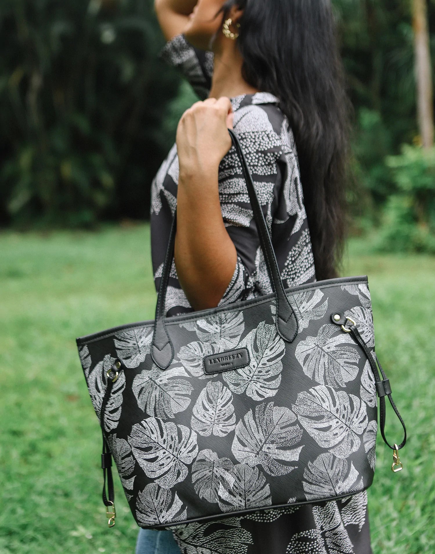 Pop-Up Mākeke - Lexbreezy Hawai'i - ʻEke Bag Set – Mandala Monstera - Front View