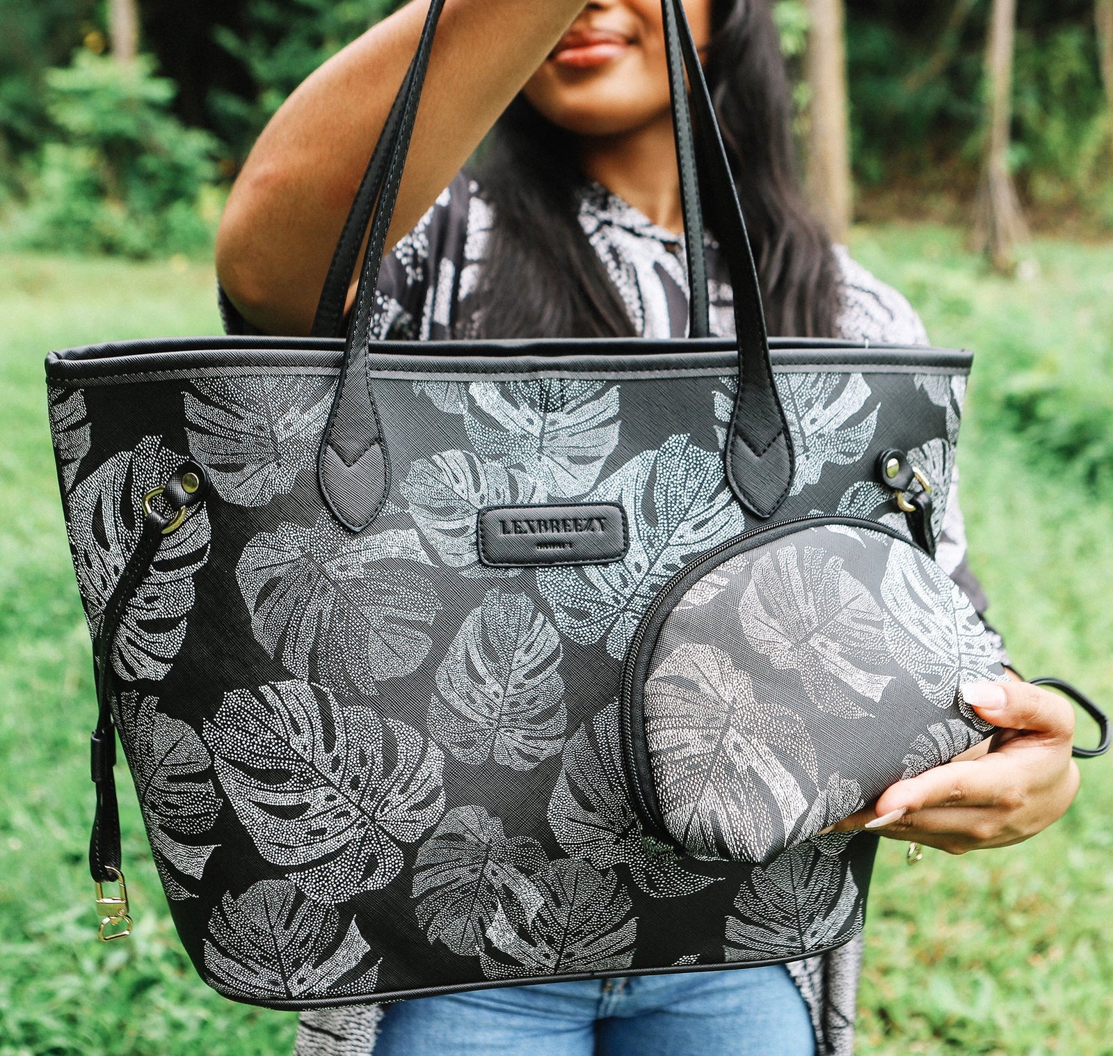 Pop-Up Mākeke - Lexbreezy Hawai'i - ʻEke Bag Set – Mandala Monstera - Tote &  Makeup Bag