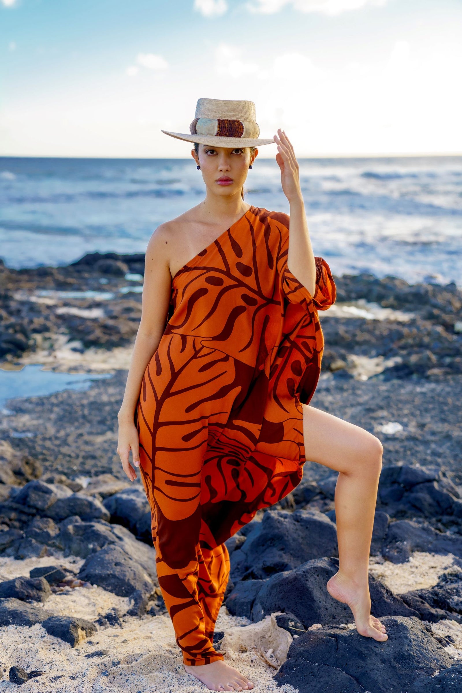 Pop-Up Mākeke - Lotus & Lime - HAU One Shoulder - Monstera in French Roast