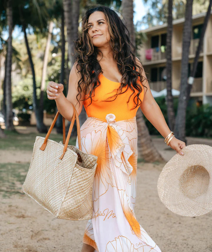 Pop-Up Mākeke - Tag Aloha - Kimié Miner - Catch a Tan Pareo - In Use