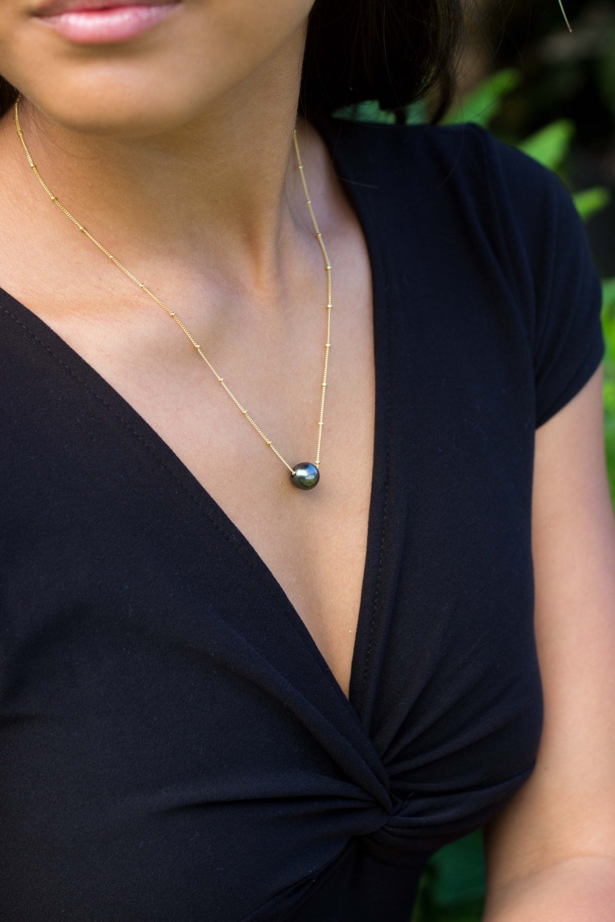Pop-Up Mākeke - Te Hotu Mana Creations - Tahitian Sliding Pearl Yellow Gold-Filled Necklace - In Use
