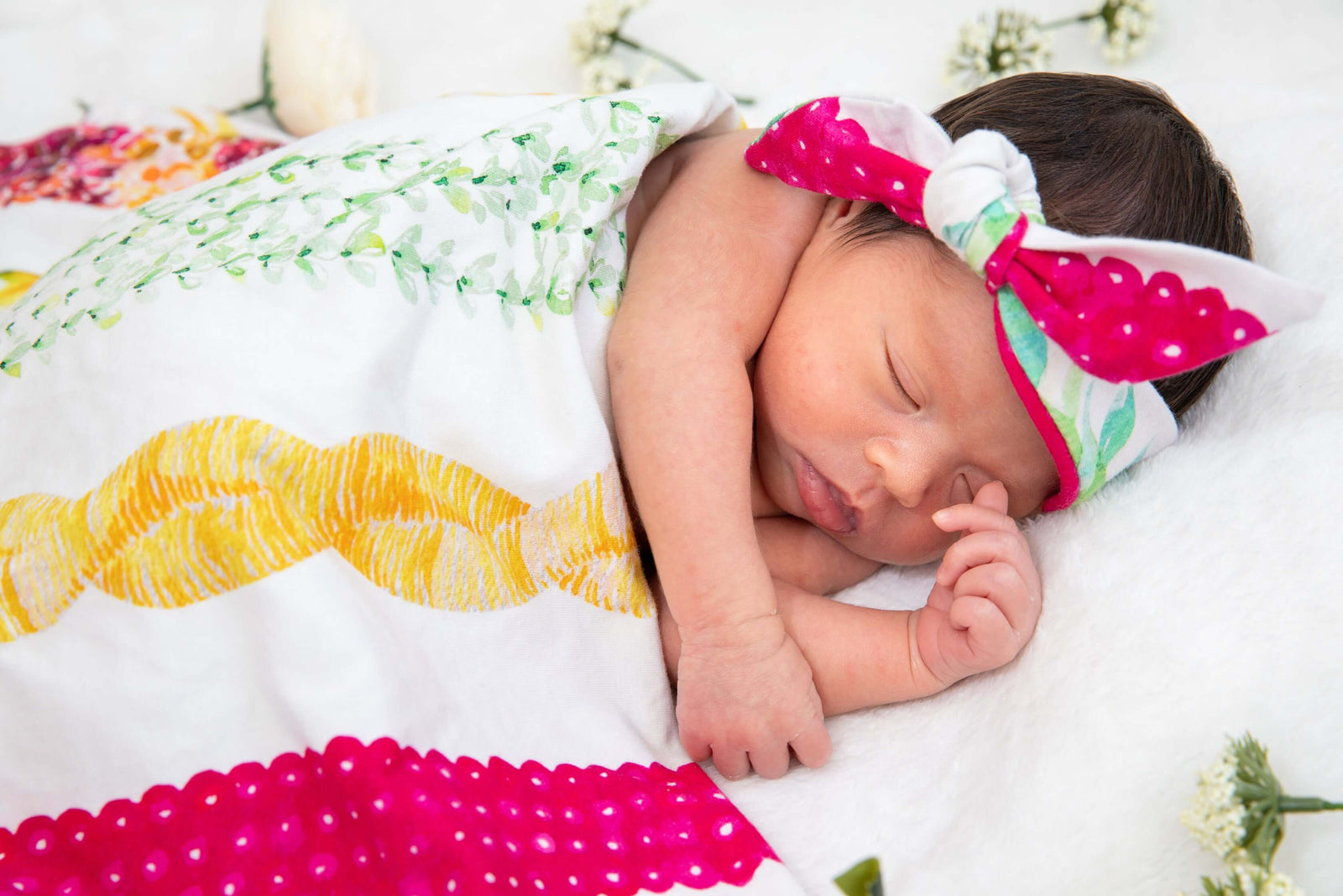 Pop-Up Mākeke - The Keiki Department - Aloha Baby Gift Set - Lei Poina Ole - In Use