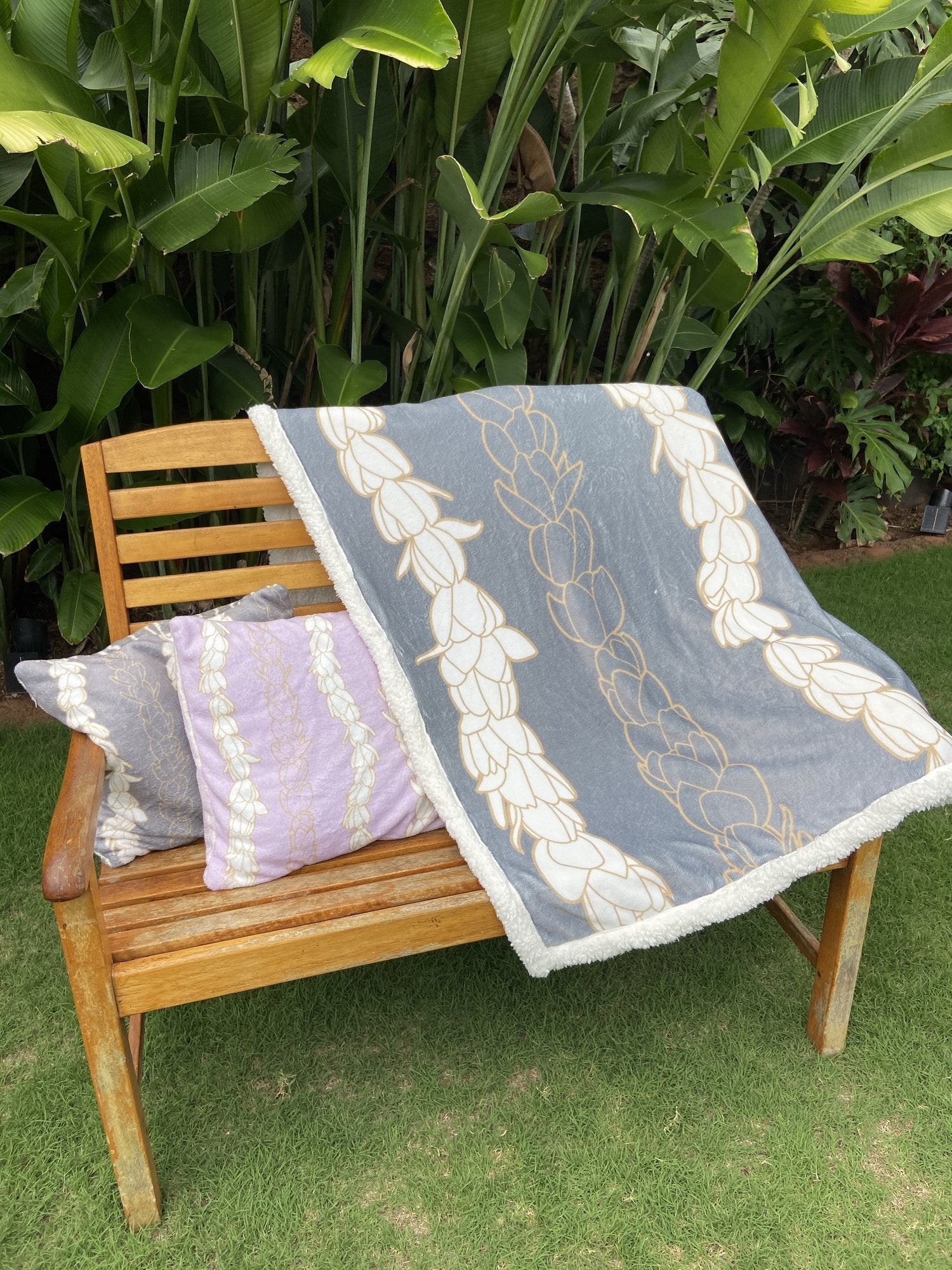 Pīkake Lei Blanket - Gray