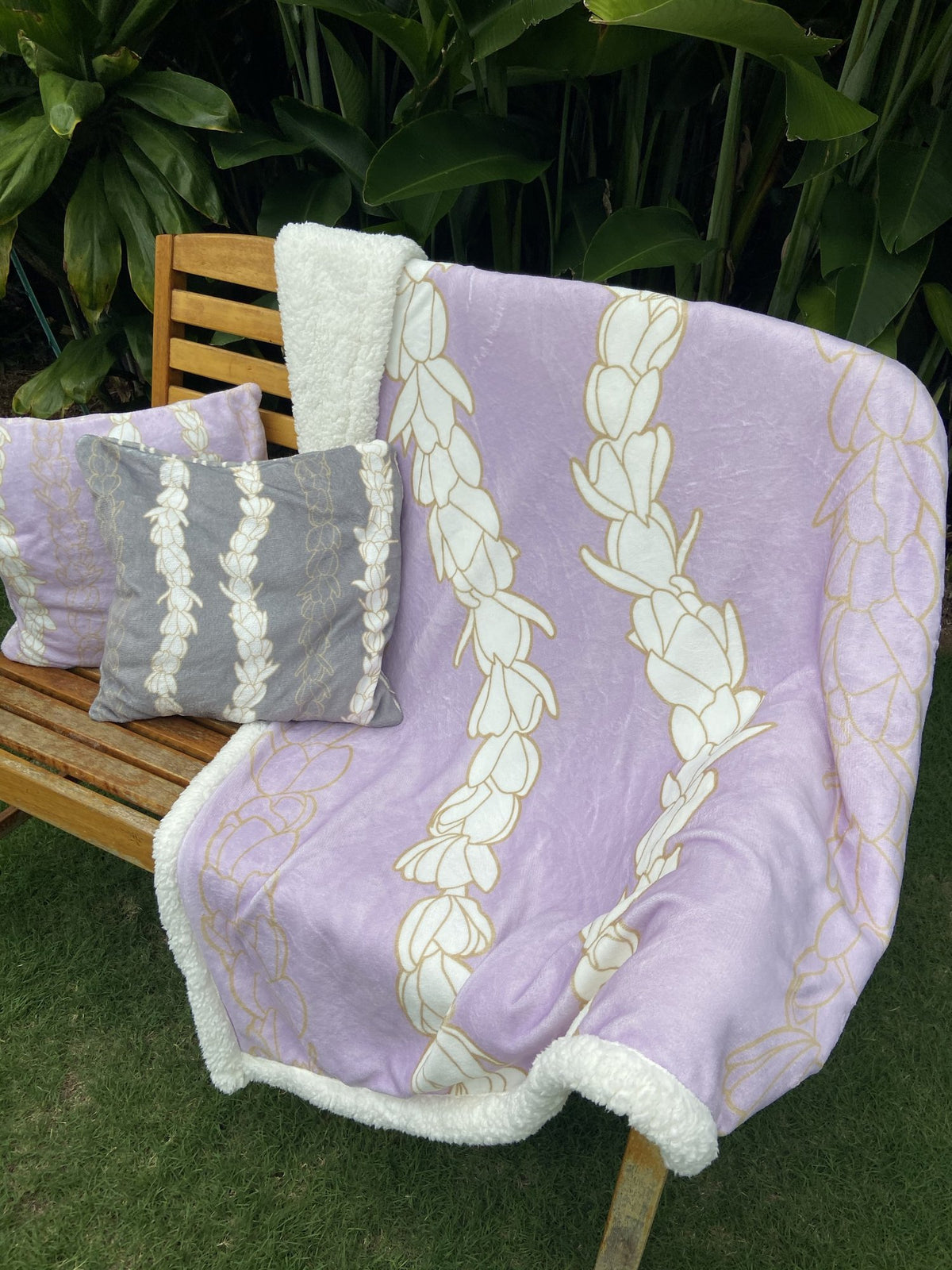 Pīkake Lei Blanket - Pink